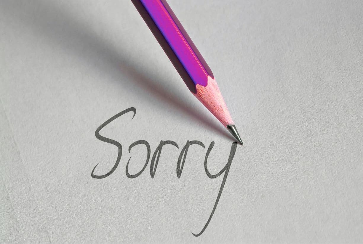 33 φορές που ζήτησες συγγνώμη ενώ δεν έπρεπε