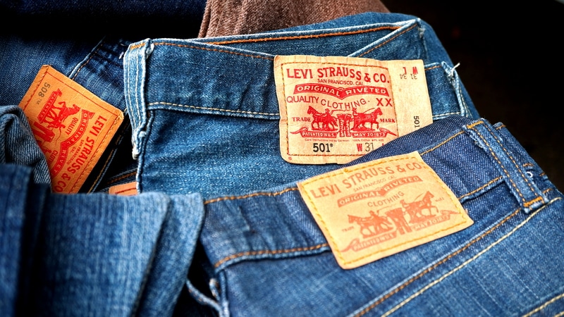 Τα ελληνικά Levi’s: Το άδοξο τέλος της εταιρίας που έφτιαχνε το διασημότερο παντελόνι στον κόσμο